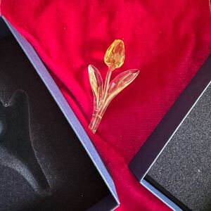 Swarovski Crystal YELLOW TULIP FLOWER 3.75" Swan Logo L Faceted Yellow Bud Boxed